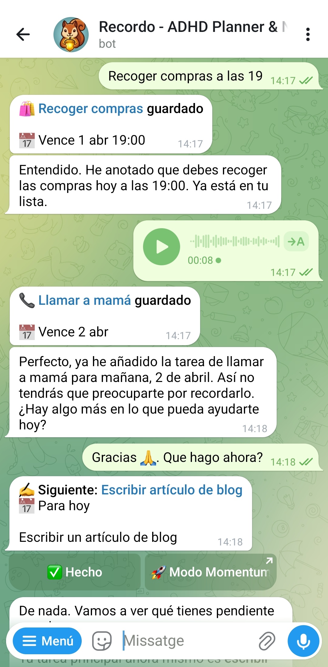 Chat de Telegram con el bot Recordo ADHD Planner mostrando captura de tareas por voz: usuario dice Recoger compras a las 19 y Llamar a mamá, el bot confirma cada tarea guardada con fechas de vencimiento y muestra la siguiente tarea con botones Hecho y Modo Momentum