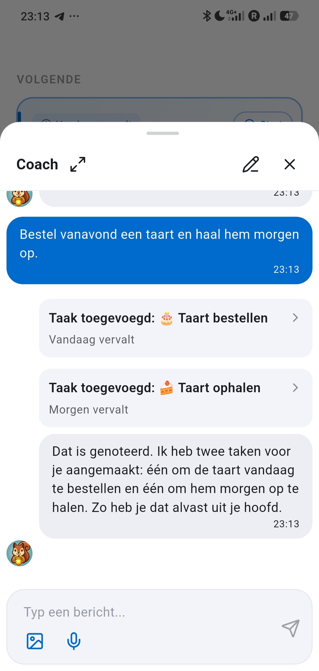 Recordo AI-chat met gebruikersbericht Bestel vanavond een taart en haal hem morgen op, waarbij de AI twee aparte taken aanmaakt met de juiste data - capture-first workflow waarbij rommelige invoer automatisch georganiseerde taken wordt