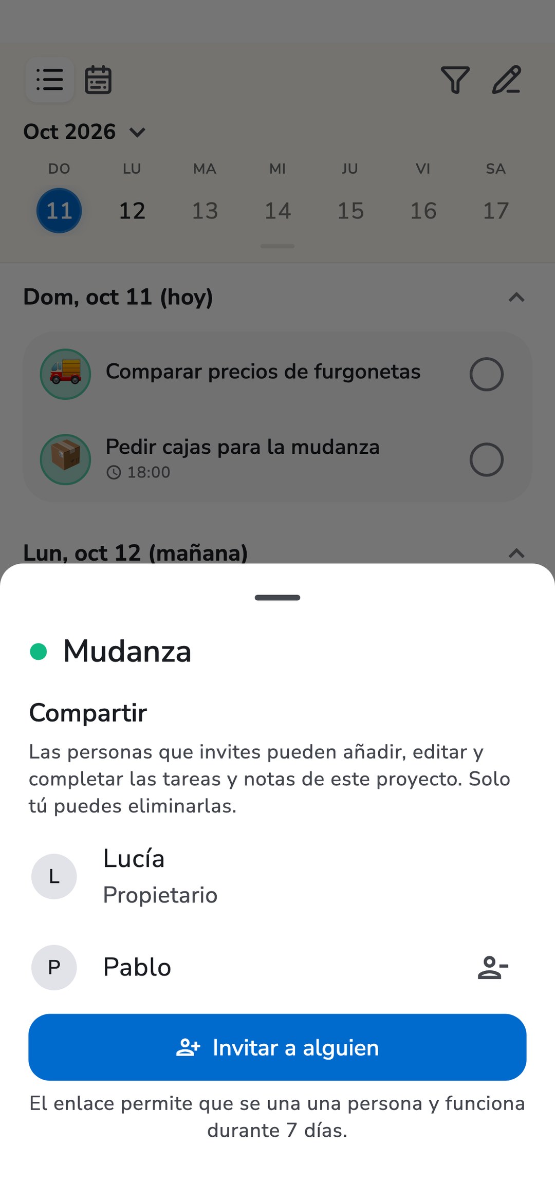 Lista de tareas del proyecto «Mudanza» en Recordo con la hoja Compartir abierta: Lucía como propietaria, Pablo y el botón «Invitar a alguien».